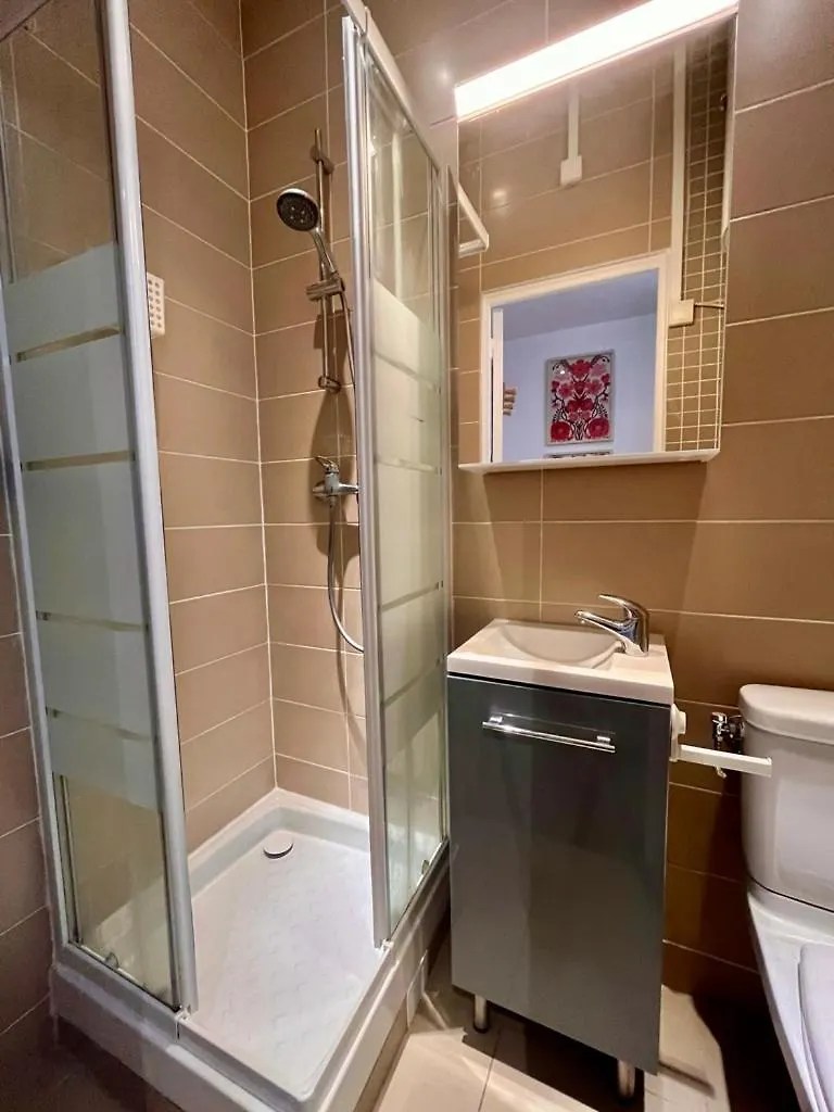 Fully Equipped At 3 Mins From Metro Paris