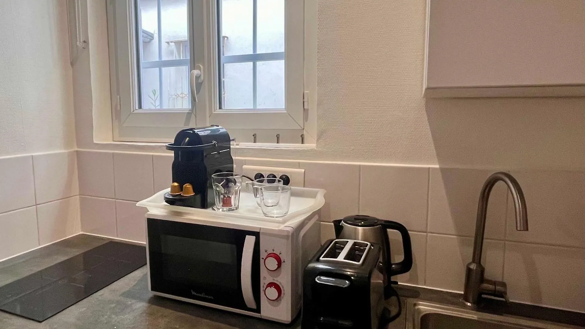 Fully Equipped At 3 Mins From Metro Apartment *