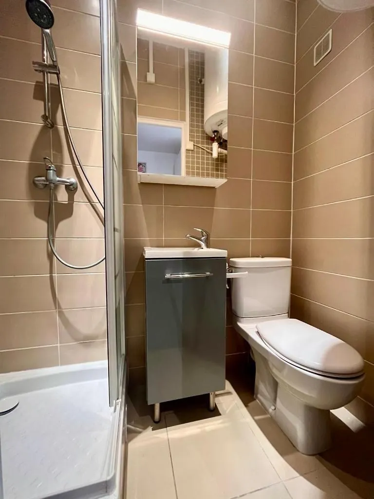 Fully Equipped At 3 Mins From Metro Apartment Paris