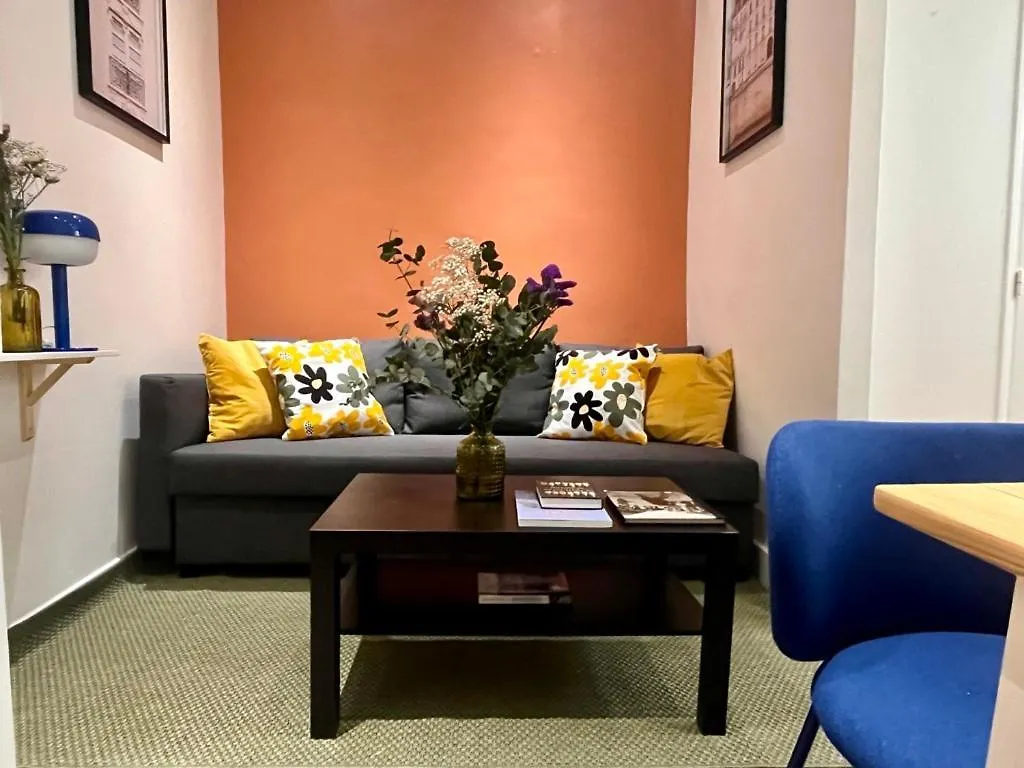 Fully Equipped At 3 Mins From Metro Apartment *